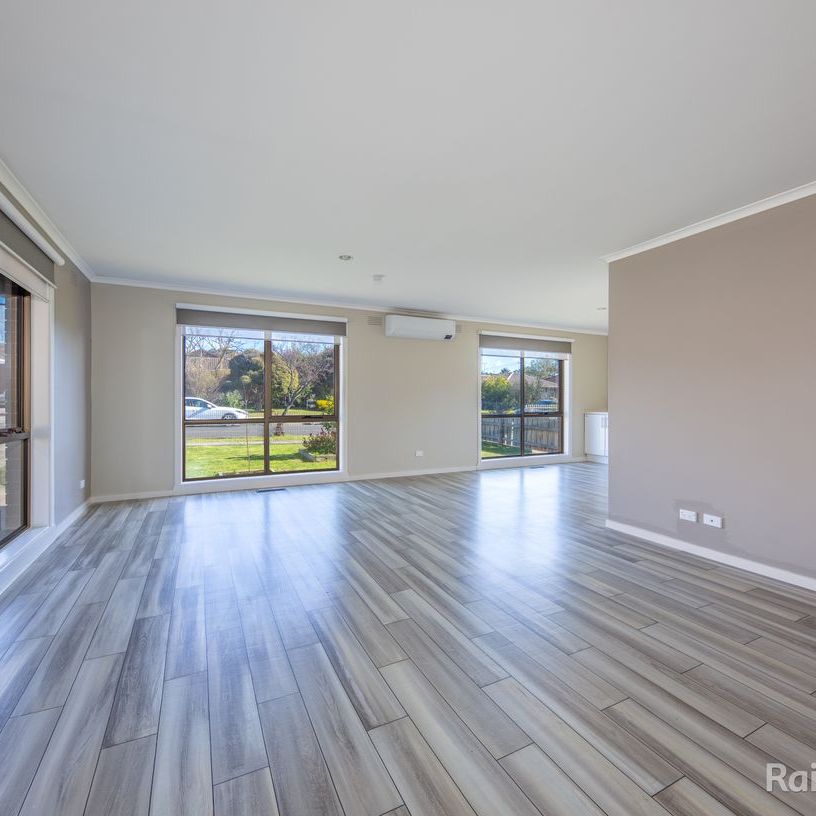 Ideal Family Home - Photo 1