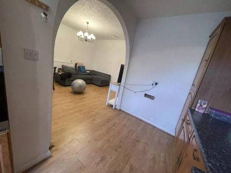 2 bedroom flat to rent - Photo 4