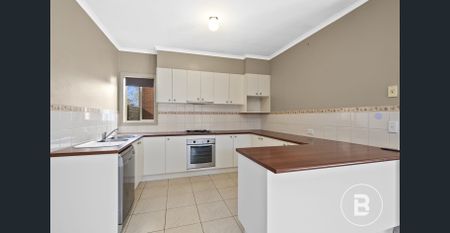 LOW MAINTENANCE THREE BEDROOM LIVING CLOSE TO THE CBD - Photo 5