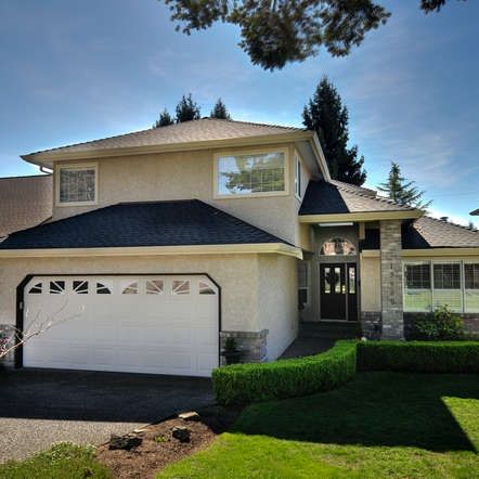 Bright, Spacious 4 Bedrooms/3 Bathrooms Home in White Rock - Photo 1