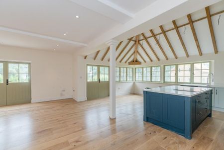 4 bedroom end of terrace house to rent - Photo 4