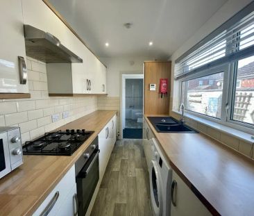 4 bedroom terraced house to rent - Photo 1