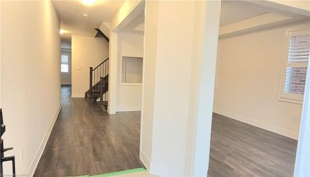 For Lease - 9275 White Oak Avenue Unit# Upper, Niagara Falls, Ontario - Photo 5