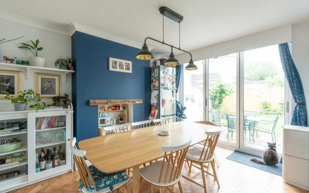 **FOUR SHARERS WELCOME** Welcome to this spacious 5 bedroom property located on Hendre Road, Ashton. This charming home offers ample space for a family or a group of professionals seeking comfort and convenience. The property is undergoing a lift conversion see video. EPC - E. Deposit - £3461. Council Tax - C. - Photo 3