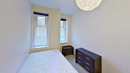 3 bedroom flat to rent - Photo 5