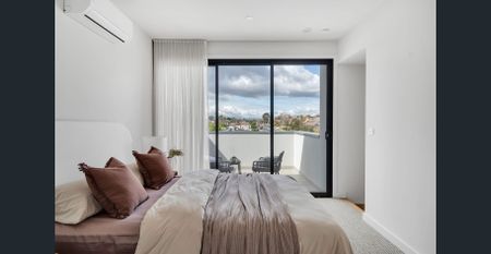 Incredible 3 bedroom 2 bathroom townhouse - Photo 4