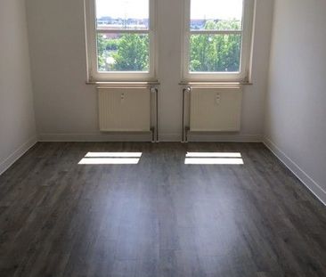Wir sanieren diese 2-Raum-Wohnung mit Balkon in zentraler Lage mit ... - Foto 1