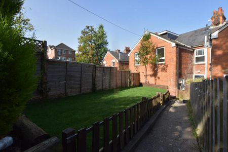 1 bedroom flat to rent - Photo 2