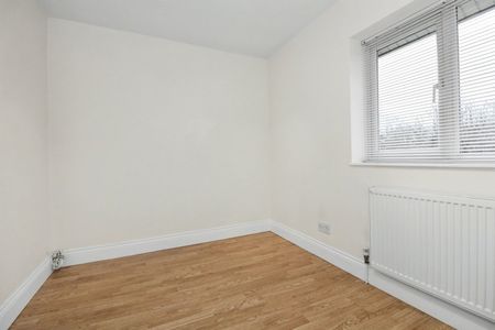 Oakfields, Stevenage, Hertfordshire - Photo 5