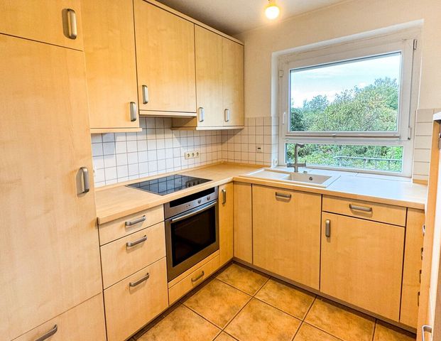 Erdgeschosswohnung in ruhigem Zweifamilienhaus mit überdachter Terrasse & Carport - Photo 1