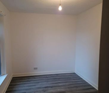 2 bedroom end of terrace house to rent - Photo 5