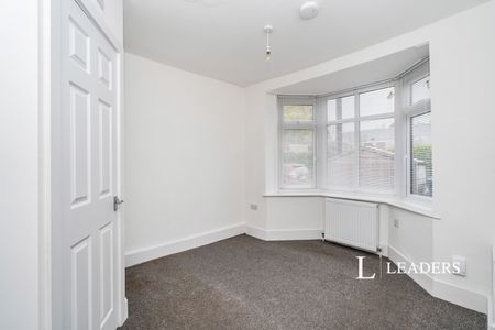 2 bedroom apartment to rent Winchester Road, Southampton, SO16 - Photo 2