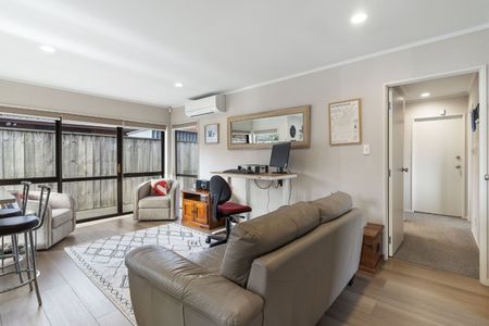 Perfect for Families or Professionals Seeking Modern Comfort 3 bedrooms house in a Prime Location - Photo 3