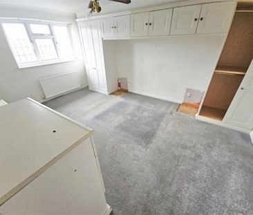 4 bedroom detached house to rent - Photo 3