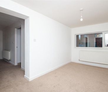 3 bedroom end of terrace house to rent - Photo 2