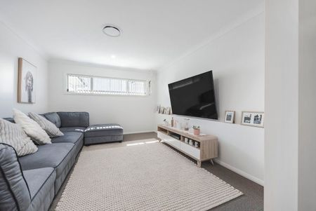 Stunning 3 Bedroom Home - Photo 2