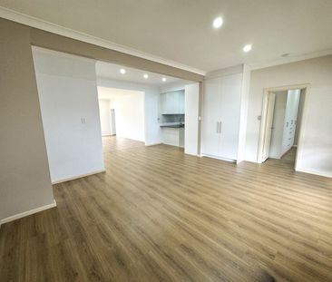 Four Bedroom Updated Family Home - Photo 5