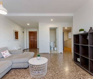 Bright single room on Serpis Street - Photo 2