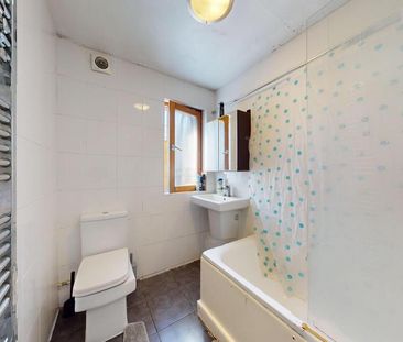 2 bedroom ground floor flat to rent - Photo 5