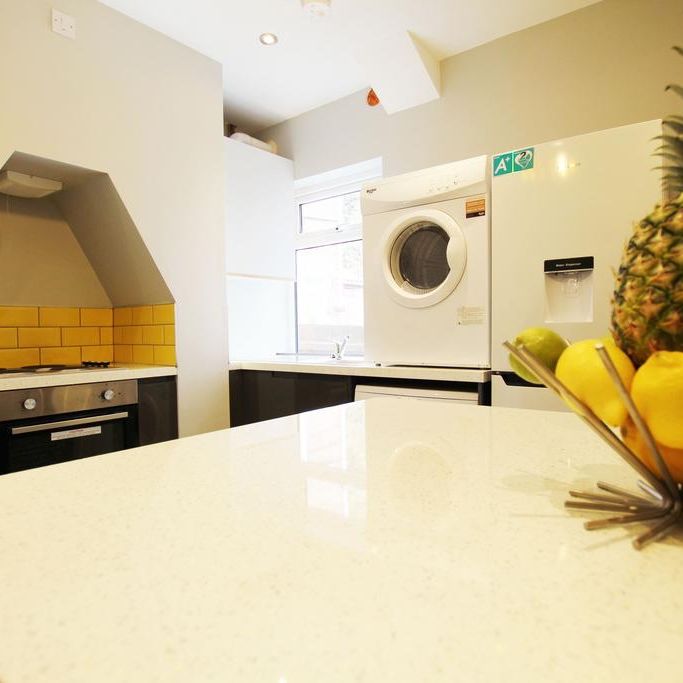 1 bedroom in a house share to rent - Photo 1