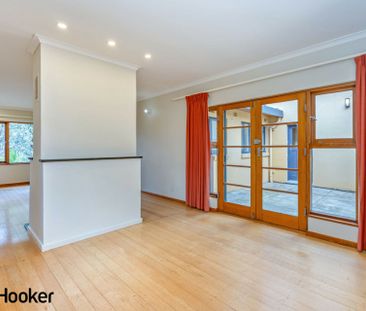 Uniquely designed 4 bedroom house surrounded by beautiful views - Photo 3