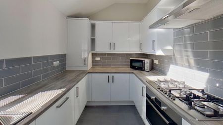 6 bedroom terraced house to rent - Photo 3