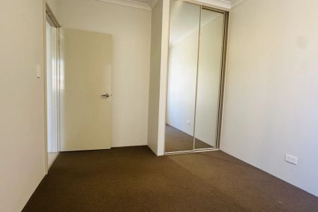 Newly renovated unit in prime South Bunbury location! - Photo 4
