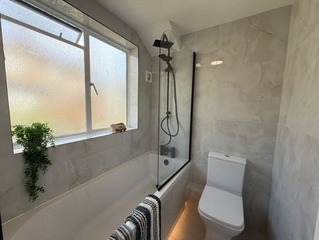 1 Bed Flat, St. Stephens Grove, SE13 - Photo 4
