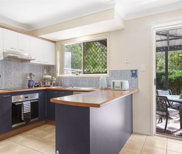 RECENTLY RENOVATED, GATED & QUIET 3 BDR TOWNHOUSE - Photo 1