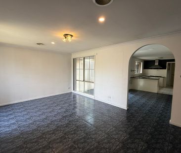 21 Ormond Road, Hampton Park VIC - Photo 3