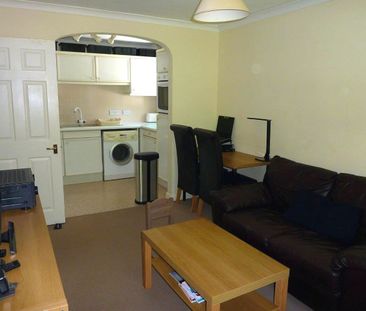 2 Bed Flat, Lynden Mews, RG2 - Photo 1