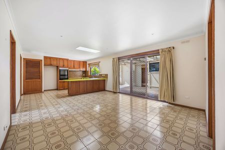 Spacious Family Home in Alfredton - Photo 4