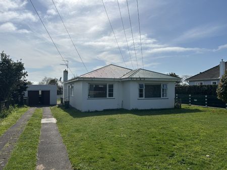 8 Clifford Street, Hawera - Photo 2