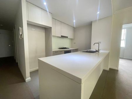 Modern 2-Bedroom Apartment in Prime Location - Homebush West - Photo 5