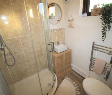 2 bedroom end of terrace house to rent - Photo 5