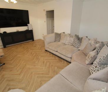 3 bedroom end of terrace house to rent - Photo 1