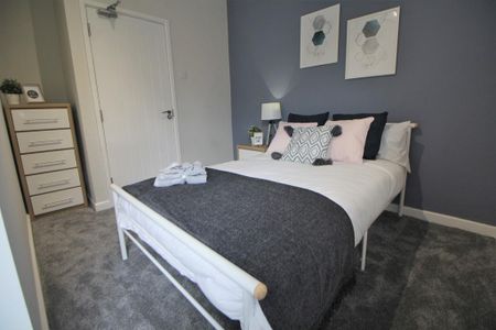 1 bedroom in a house share to rent - Photo 2