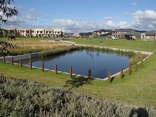 Captivating Family-Friendly Home - Photo 1