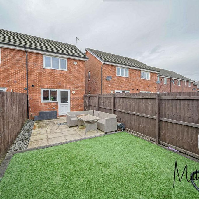 2 bedroom end of terrace house to rent - Photo 1