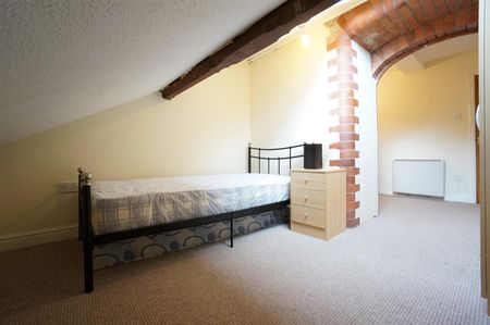 Flat, 14 Tabernacle Chapel Garth Road - Photo 5