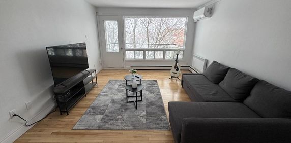 4 1/2 situé à Ste-Foy, stationnement - Photo 2