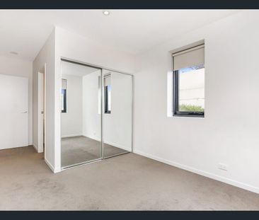 Easy Living In A Convenient Location - Photo 2