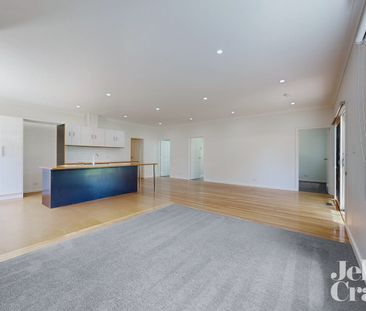 Charming Home in Prime Bayside Location - Photo 2