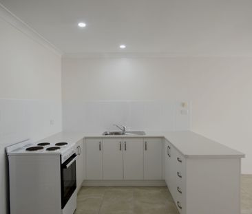 TWO BEDROOM UNIT WITHIN WALKING DISTANCE TO THE MARINA! - Photo 1