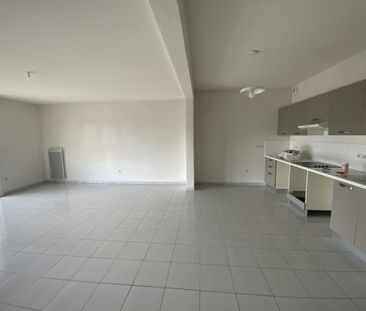 LUNEL - Appartement T4 de 79m² avec terrasse et parking - Photo 4