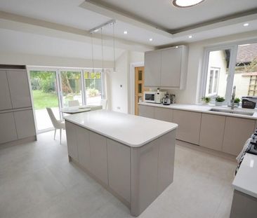 4 bedroom semi-detached house to rent - Photo 6