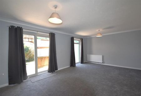 3 bedroom detached house to rent - Photo 2