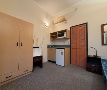 Cozy Studio with split ac minutes away from Broadway & Universities - Photo 2