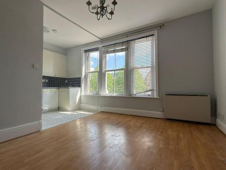2 bedroom flat to rent - Photo 2