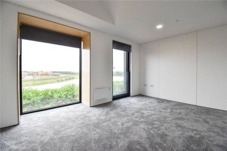 Well presented 3 bedroom semi-detached house situated within the growing community of Northstowe. Driveway parking. Highly efficient electric heating. Unfurnished. - Photo 3